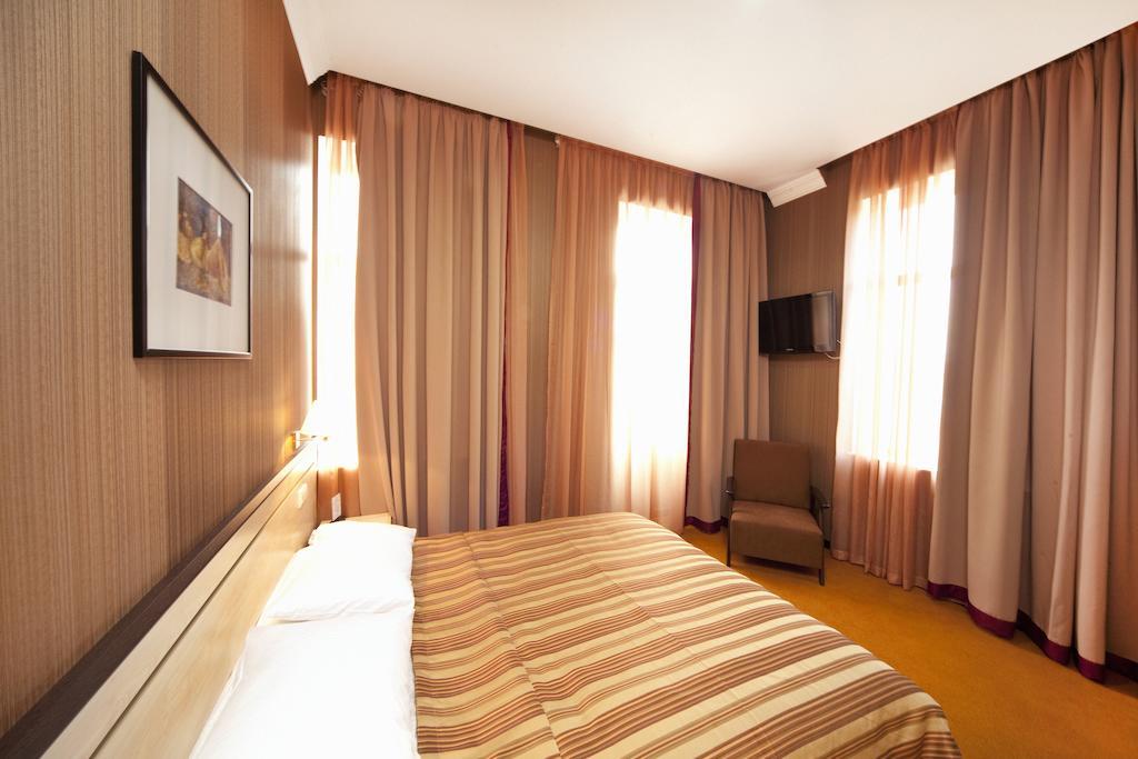Hotel Rikhe Monika Tbilisi Quarto foto