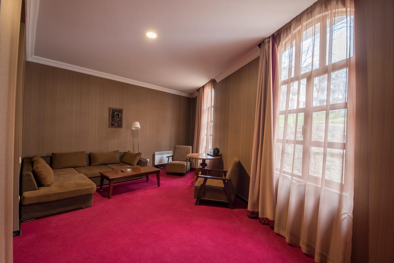 Hotel Rikhe Monika Tbilisi Exterior foto